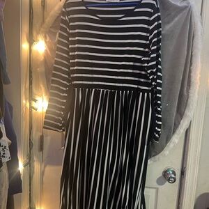 Chic Black and White Striped Long Sleeve Dress
